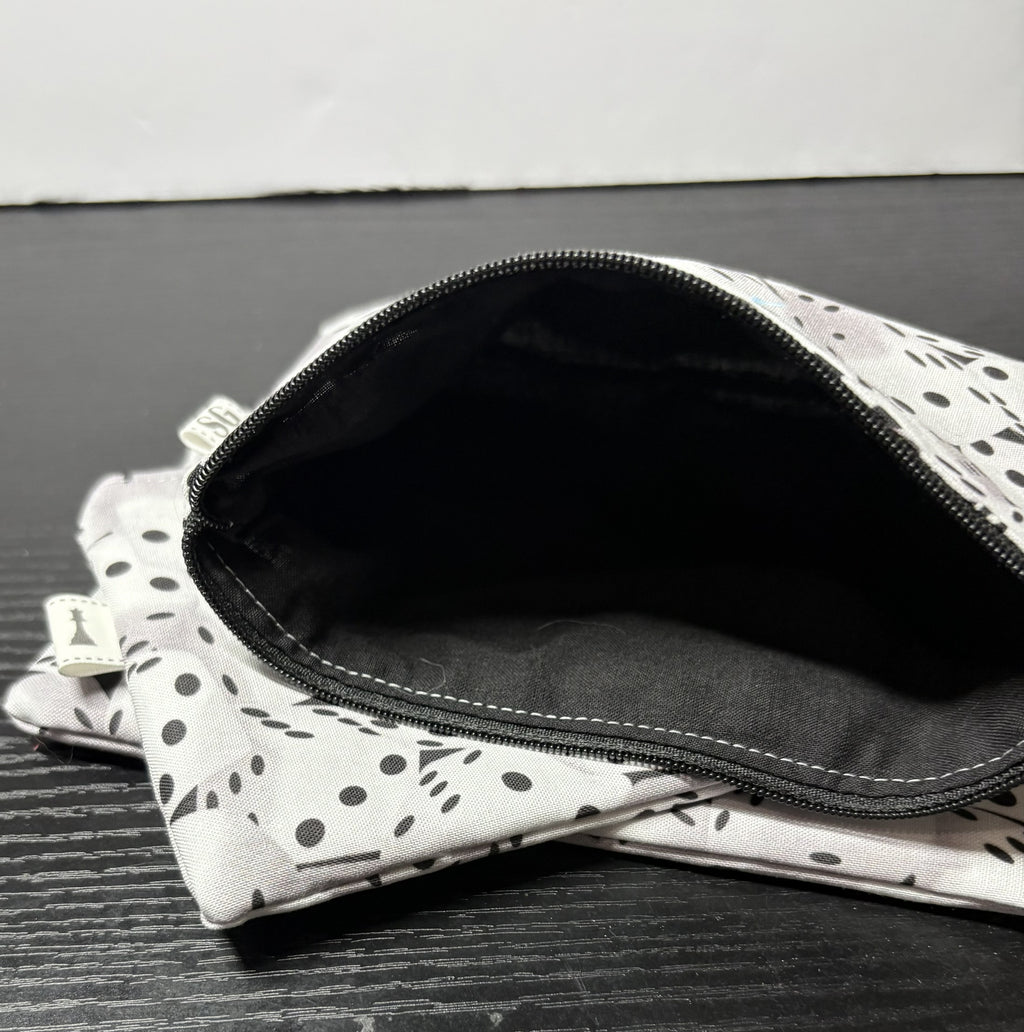Black & White dice pattern carrying bag