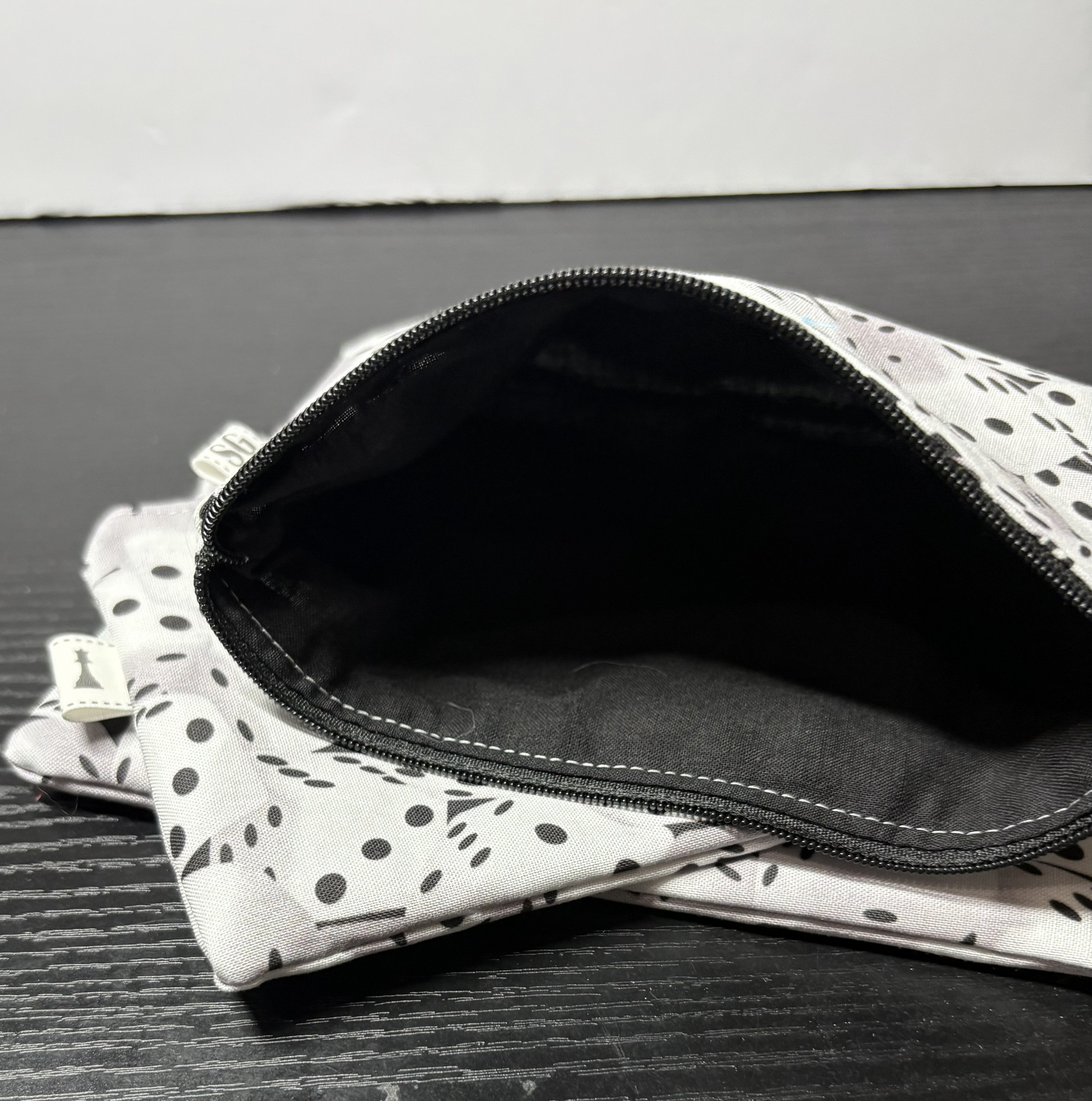 Black & White dice pattern carrying bag