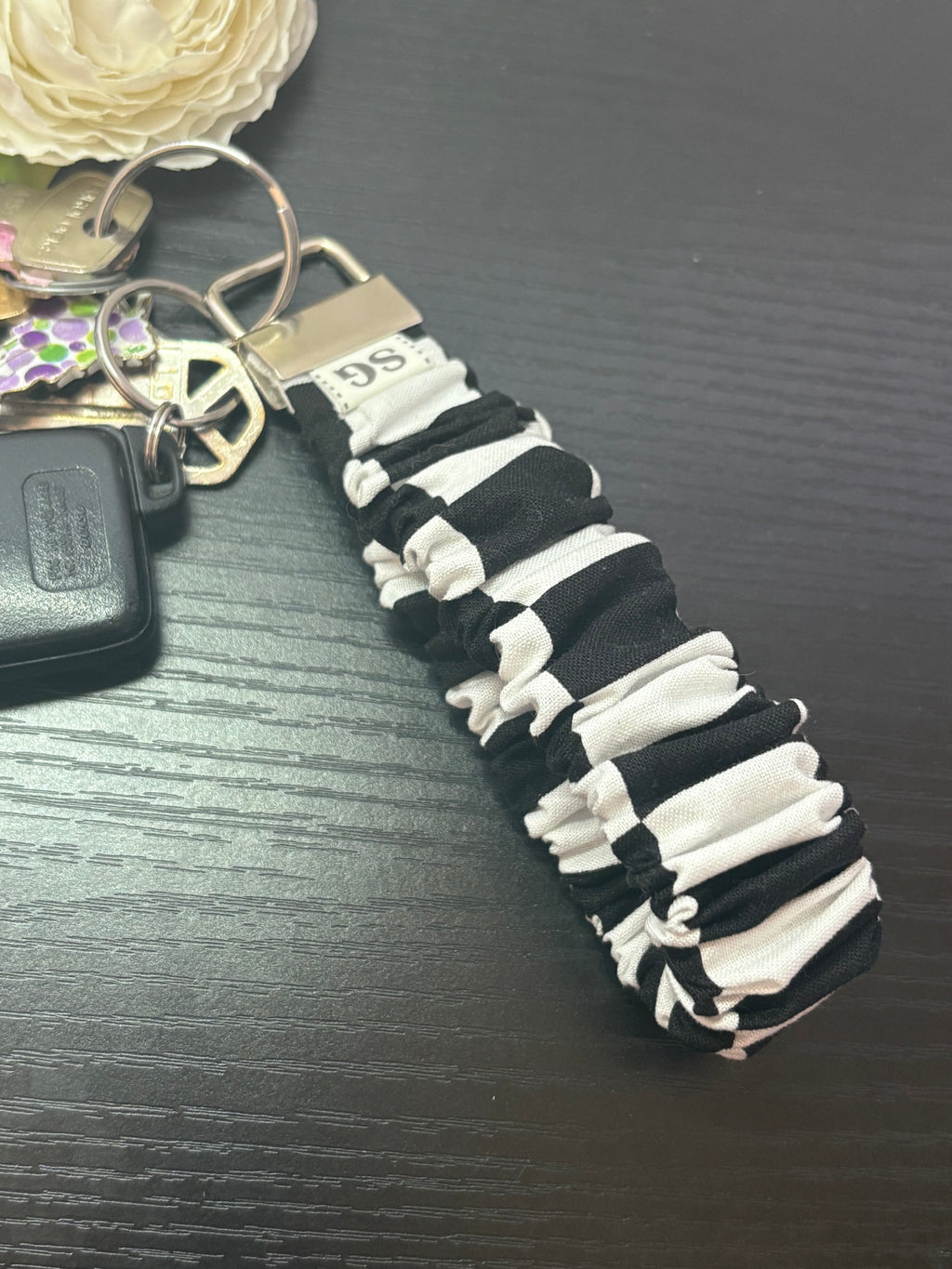 Black and white checkered scrunchie wristlet