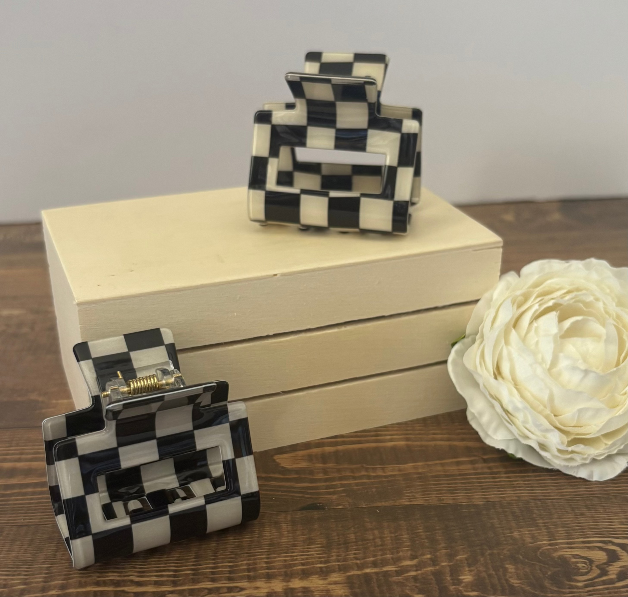 Black and white checkered mini hair clip