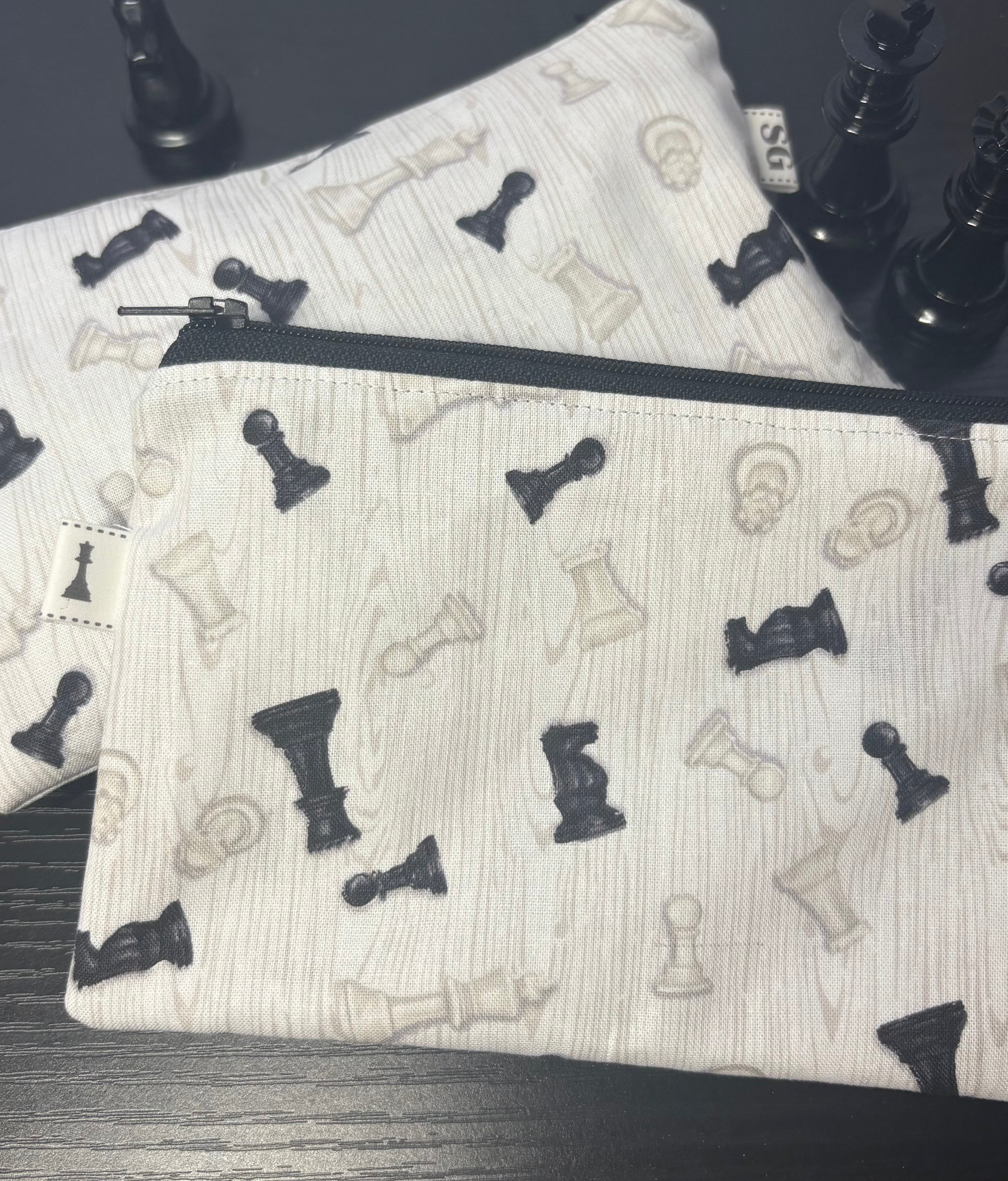 Chess piece design carrying bag