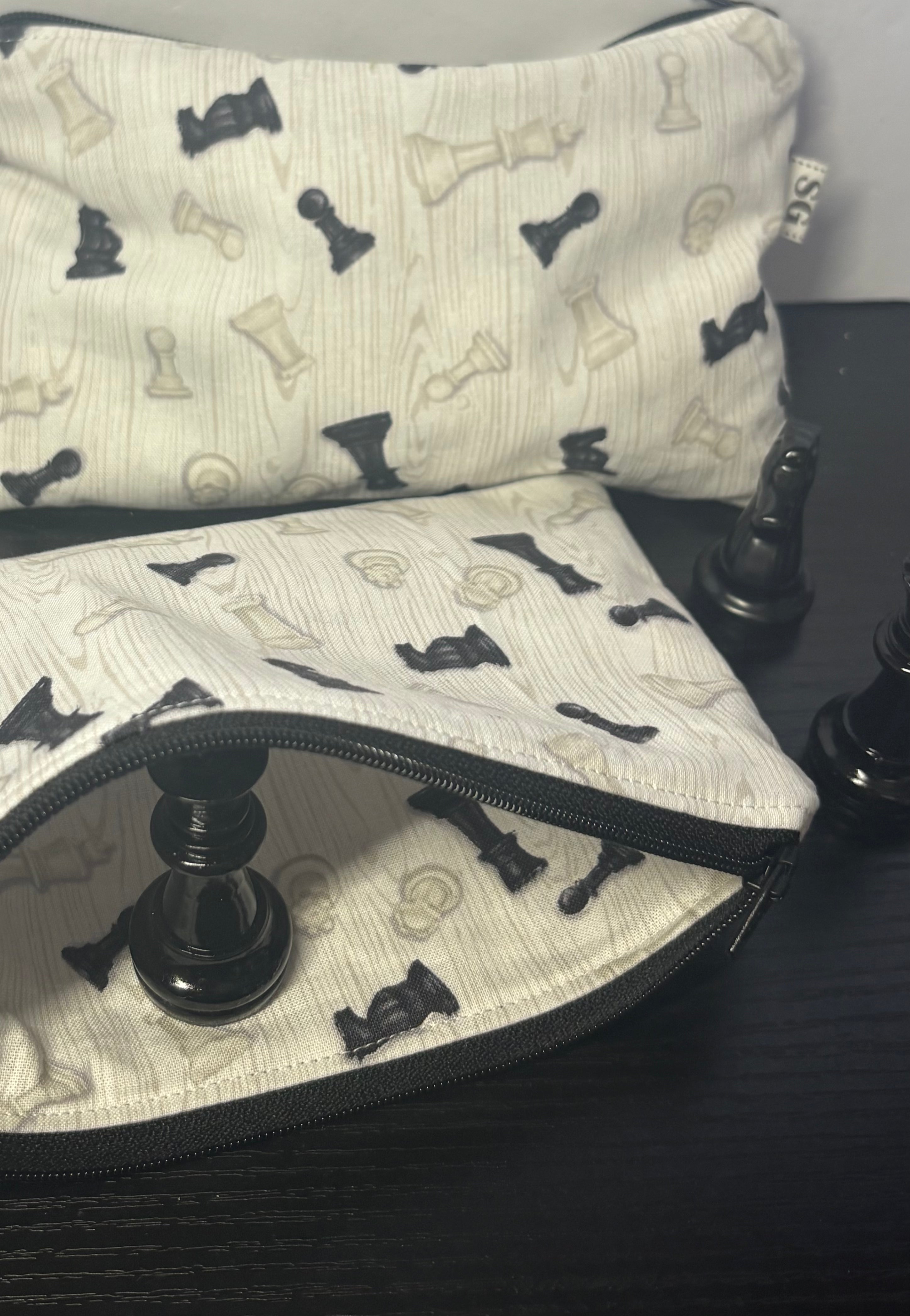 Chess piece design carrying bag