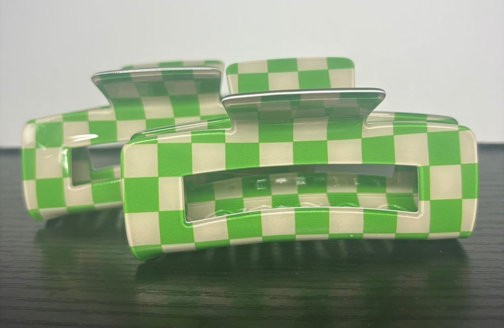 Green and white large, checkered hair claw