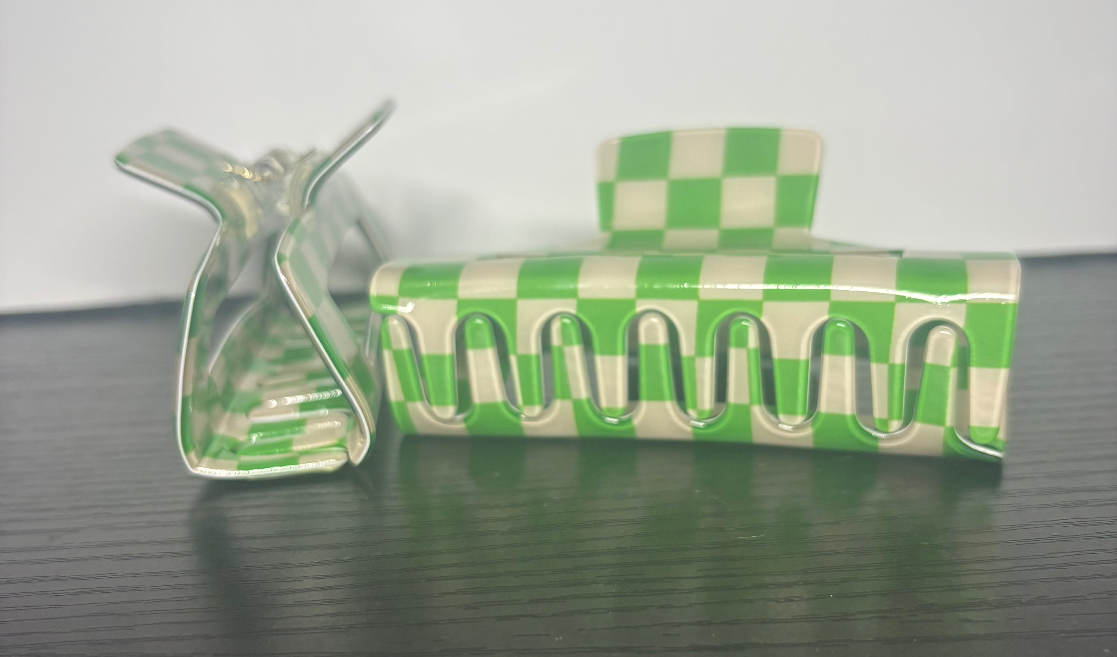 Green and white large, checkered hair claw