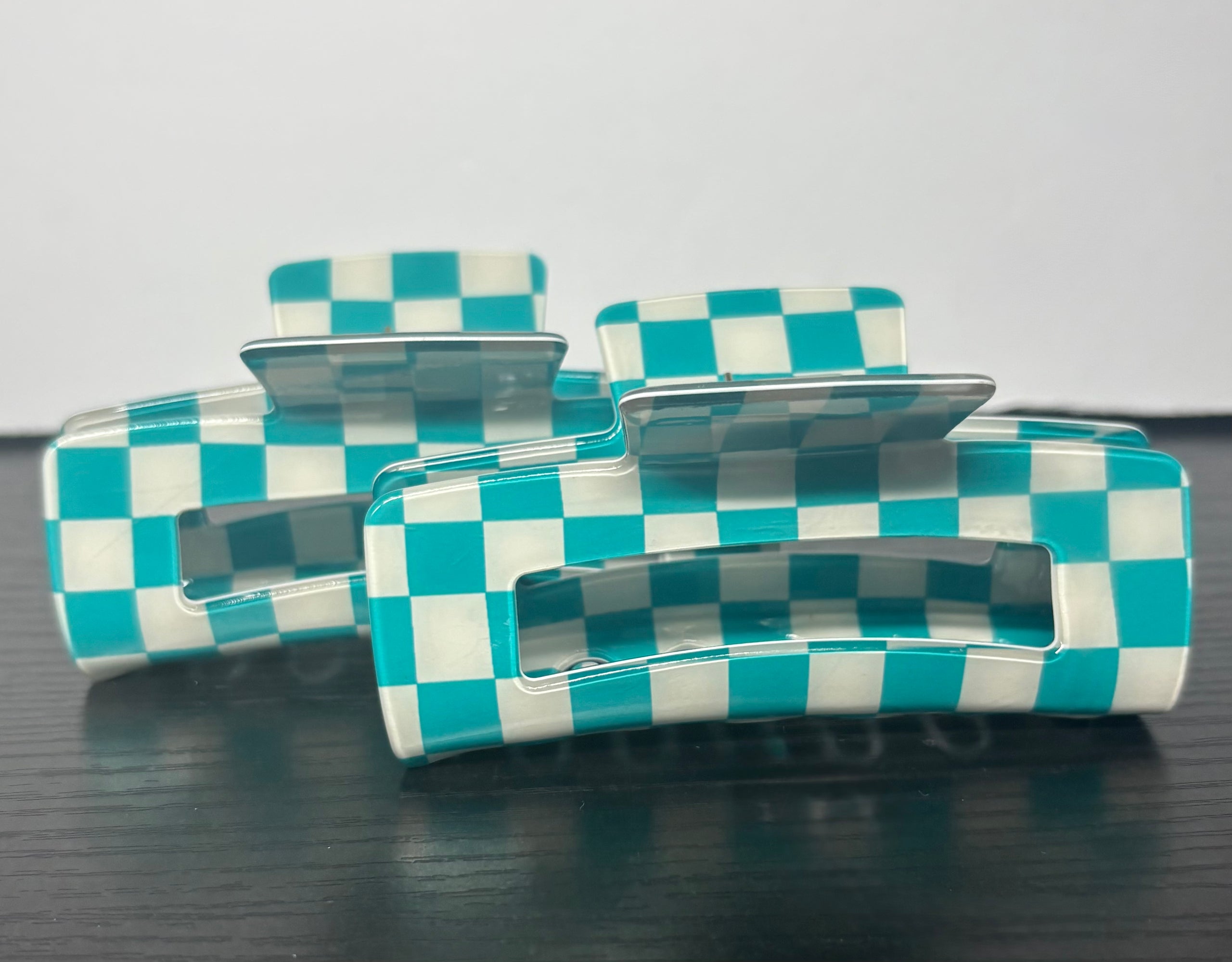 Blue and white large, checkered hair claw