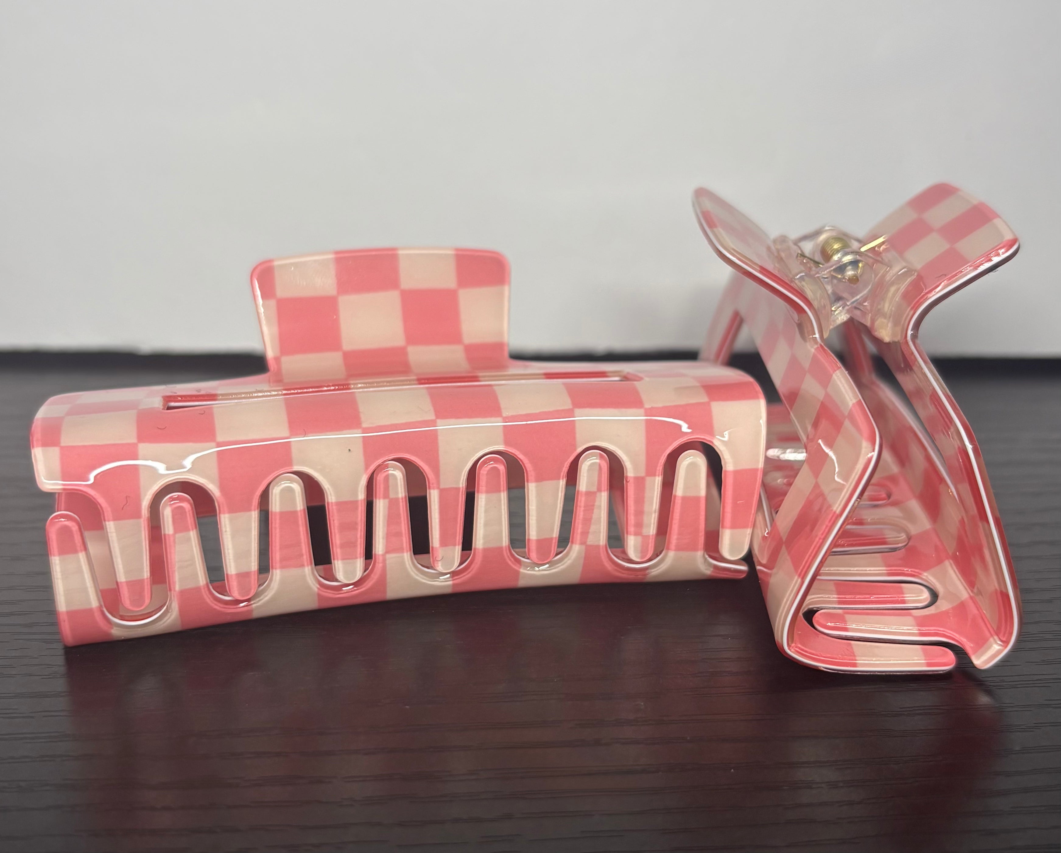 Pink checkered, large hair claw